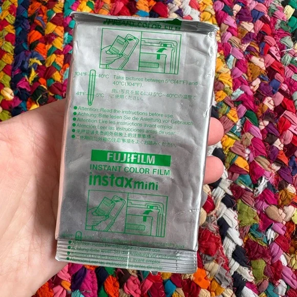 FUJIFILM INSTANT COLOR FILM INSTAMINI - Picture 1 of 2